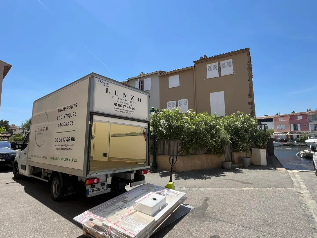 Chargement et départ de Hyères
